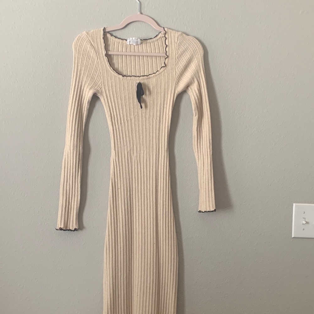 Olive & Oak Beige Long Sleeve Dress